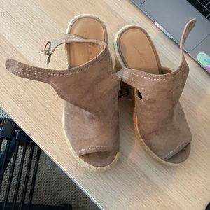 Tan Wedges